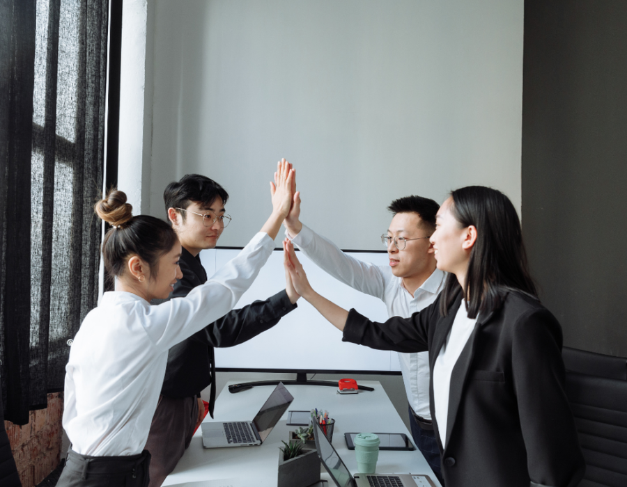 Image Chinenese people hi five