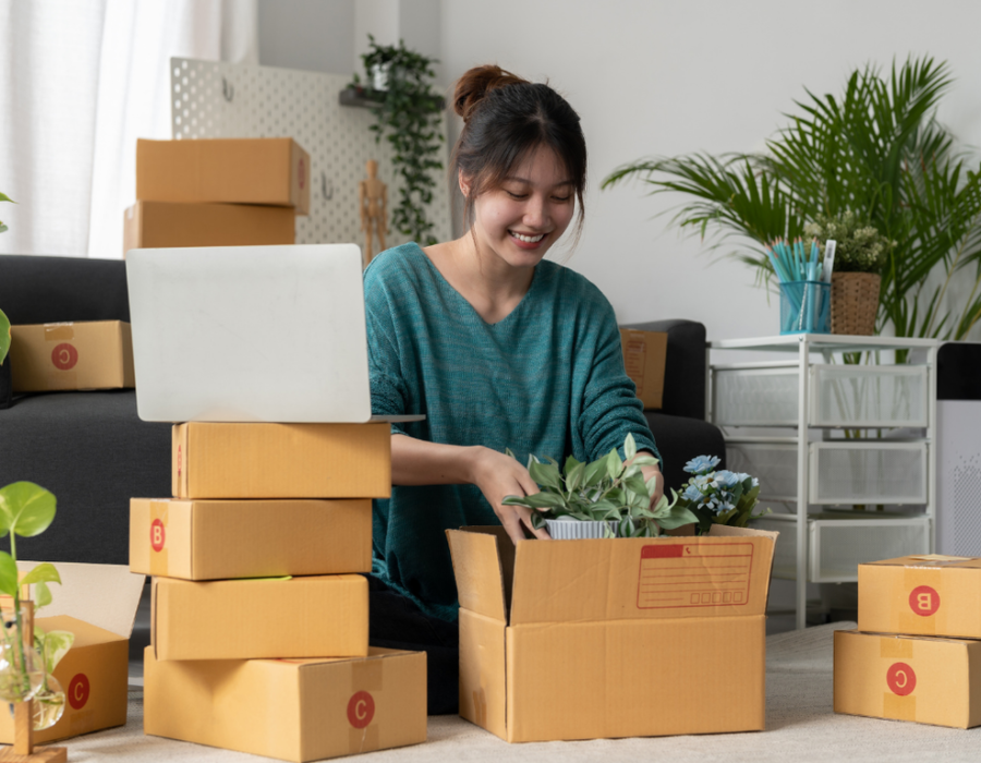 image asian woman entreprenuer